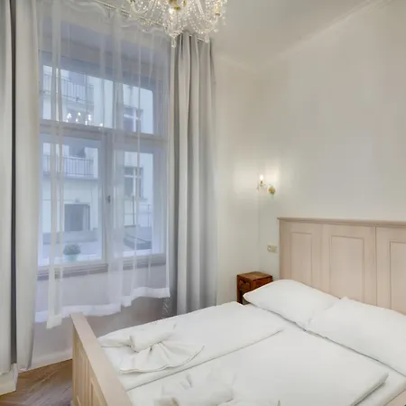 Old Town Square Apart Otel Prag