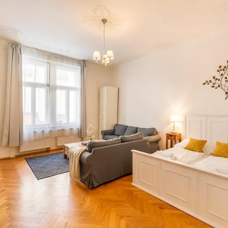 Apart Otel Old Town Square 4*