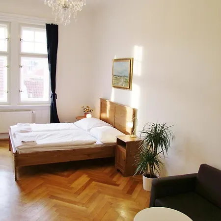 Apart Otel Old Town Square 4*