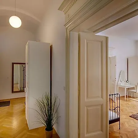 Old Town Square 4* Πράγα
