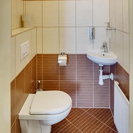 מלון דירות Old Town Square 4*