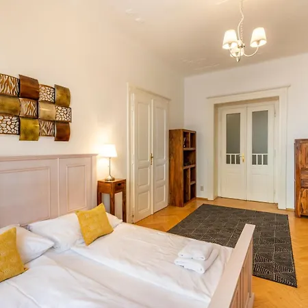 Old Town Square 4* פראג